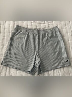 Peloton Men's 6" Unlined Seersucker Striped Shorts - Light Blue/White. Size XL
